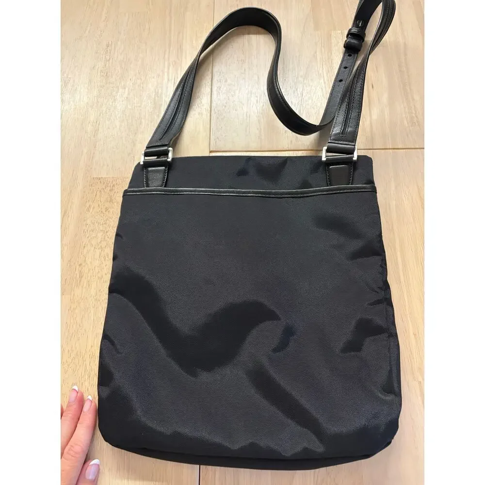 Tumi Black Nylon Leather Trim Crossbody Bag Travel Messenger Commuter Safe
